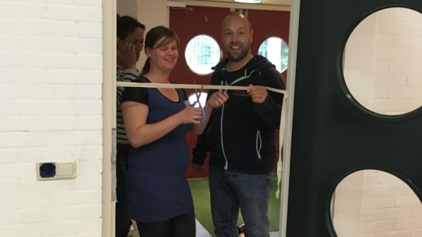 Openingshandeling lint doorknippen